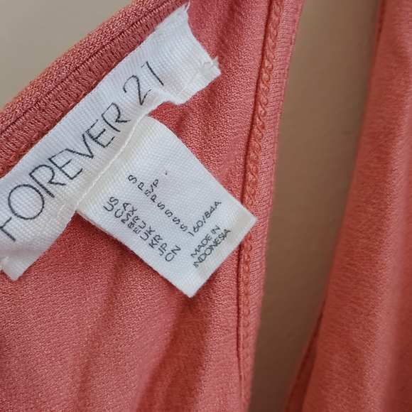 Forever 21 crop top haltered neck with tie back - Picture 6 of 6